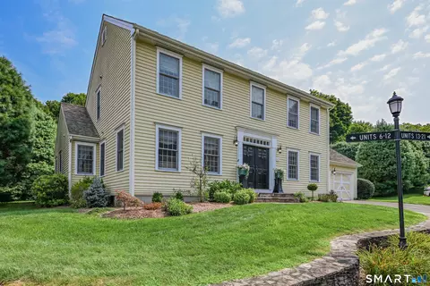 13 Hillview Ln, Woodbury, CT 06798