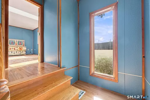 Entry Way - 600 E Wakefield Blvd, Winchester, CT 06098 photo 1 of 1