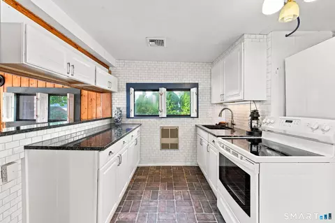 Kitchen - 600 E Wakefield Blvd, Winchester, CT 06098 photo 2 of 3