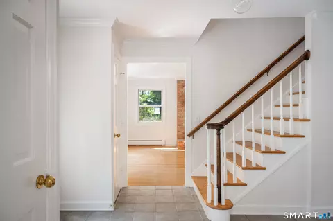 Entry Way - 123 Cross Hwy, Redding, CT 06896 photo 2 of 4