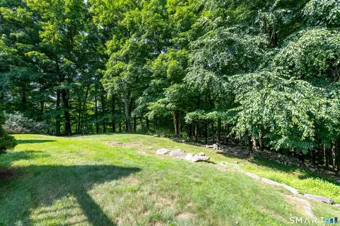 Exterior - 123 Cross Hwy, Redding, CT 06896 photo 8 of 11