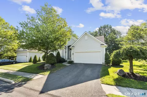 171 Country Club Dr #171, Oxford, CT 06478