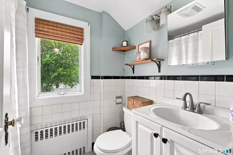 Bath - 47 Buckland Rd, Wethersfield, CT 06109 photo 1 of 1