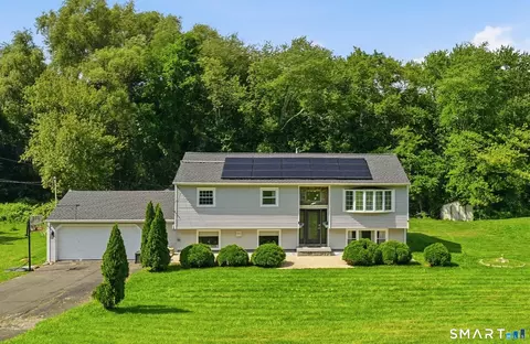 84 Possum Dr, New Fairfield, CT 06812