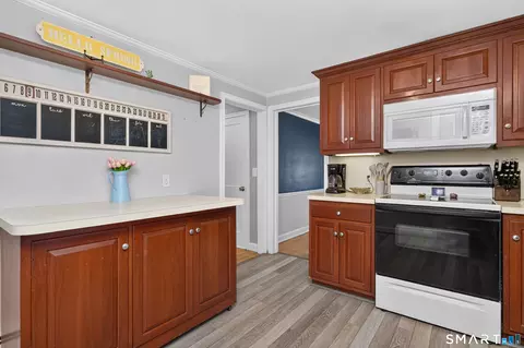 Kitchen - 76 Chamberlain Rd, Wethersfield, CT 06109 photo 2 of 2