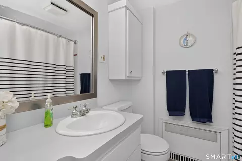 Bath - 76 Chamberlain Rd, Wethersfield, CT 06109 photo 1 of 2