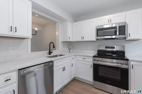 47 Woods Way #47, Woodbury, CT 06798