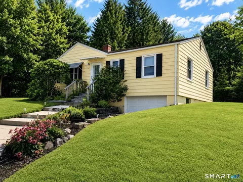590 Vauxhall St Ext, Waterford, CT 06385