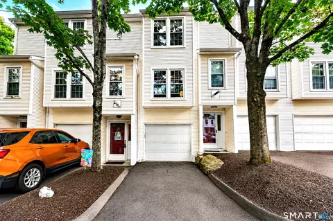 380 Hitchcock Rd #28, Waterbury, CT 06705