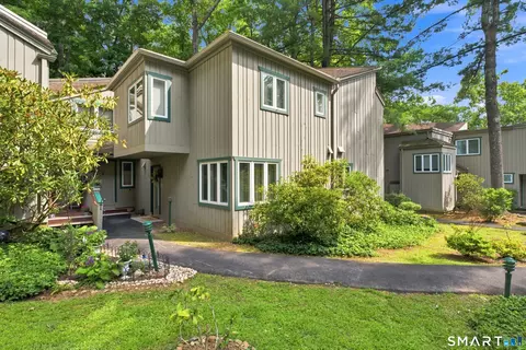 8 Lyle Ct #J, Farmington, CT 06032