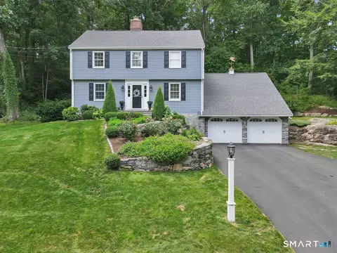 32 Stonepost Rd, Glastonbury, CT 06033