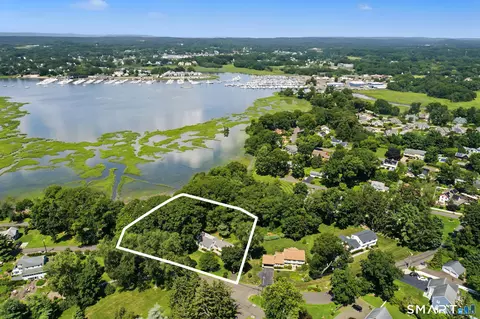 31 Pawson Rd, Branford, CT 06405