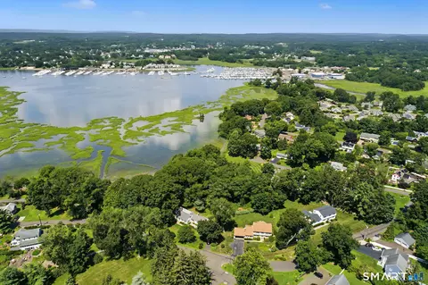 31 Pawson Rd, Branford, CT 06405