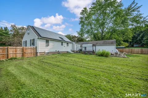 Exterior - 171 Smith St, Middletown, CT 06457 photo 5 of 10
