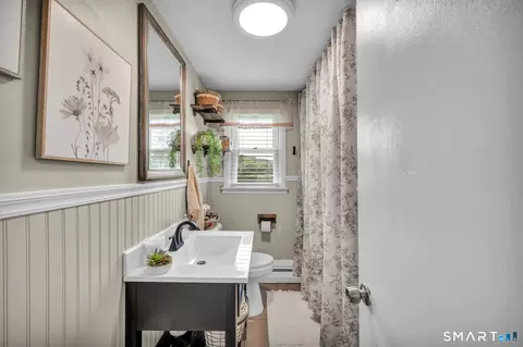 Bath - 171 Smith St, Middletown, CT 06457 photo 3 of 4