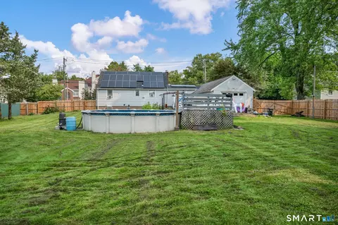 Exterior - 171 Smith St, Middletown, CT 06457 photo 8 of 10