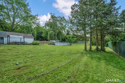 Exterior - 171 Smith St, Middletown, CT 06457 photo 9 of 10