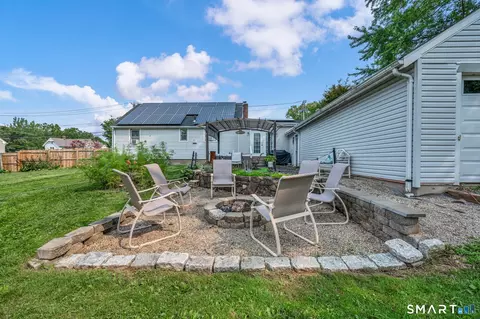 Exterior - 171 Smith St, Middletown, CT 06457 photo 6 of 10
