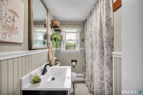 Bath - 171 Smith St, Middletown, CT 06457 photo 1 of 4