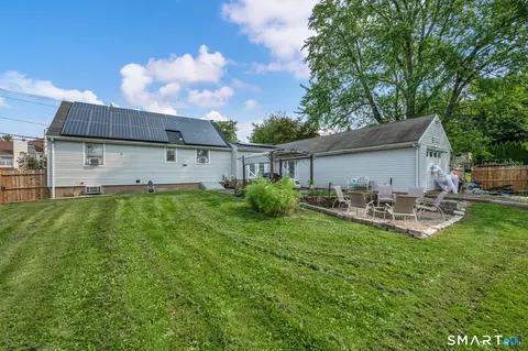 Exterior - 171 Smith St, Middletown, CT 06457 photo 7 of 10