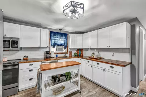 Kitchen - 171 Smith St, Middletown, CT 06457 photo 4 of 7