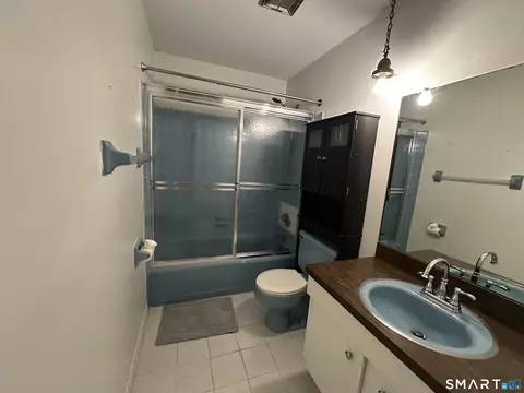 Bath - 189 Spring St #189, Wethersfield, CT 06109 photo 2 of 2