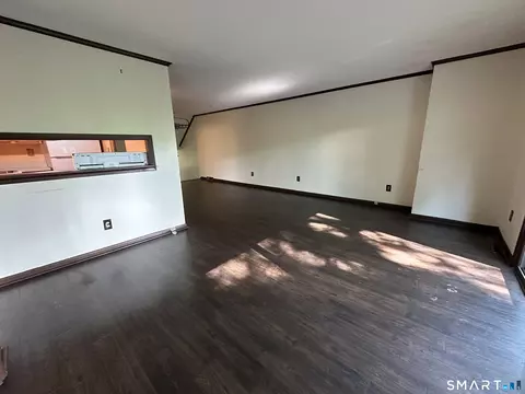 Living - 189 Spring St #189, Wethersfield, CT 06109 photo 4 of 4