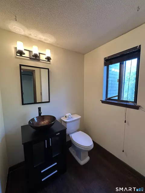 Bath - 189 Spring St #189, Wethersfield, CT 06109 photo 1 of 2