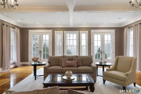 Living - 5 Viewpoint Ln, Ellington, CT 06029 photo 1 of 5