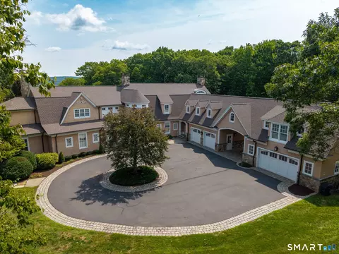 Exterior - 5 Viewpoint Ln, Ellington, CT 06029 photo 4 of 7