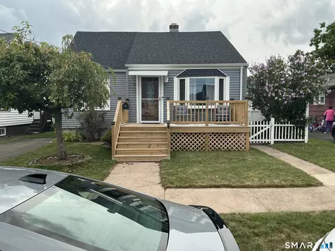 4 Elm Ct, East Haven, CT 06512
