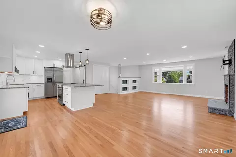 Living - 129 Midwell Rd, Wethersfield, CT 06109 photo 1 of 7