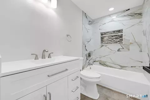 Bath - 129 Midwell Rd, Wethersfield, CT 06109 photo 1 of 3