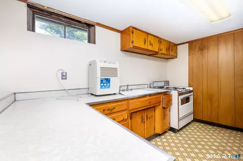Kitchen - 632 Circular Ave, Hamden, CT 06514 photo 4 of 4