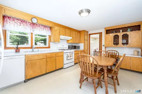 Kitchen - 632 Circular Ave, Hamden, CT 06514 photo 1 of 4