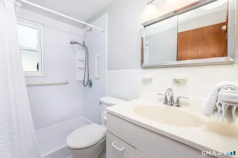 Bath - 632 Circular Ave, Hamden, CT 06514 photo 1 of 1
