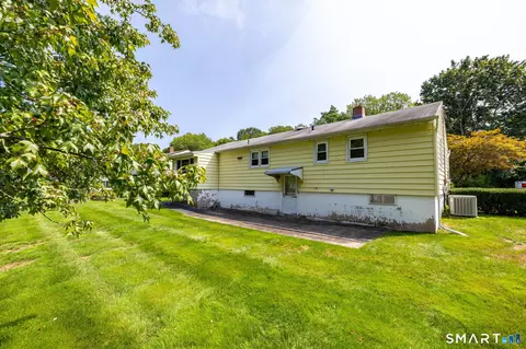 Exterior - 632 Circular Ave, Hamden, CT 06514 photo 6 of 11