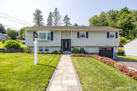 183 Plainfield Dr, Oakville, CT 06779