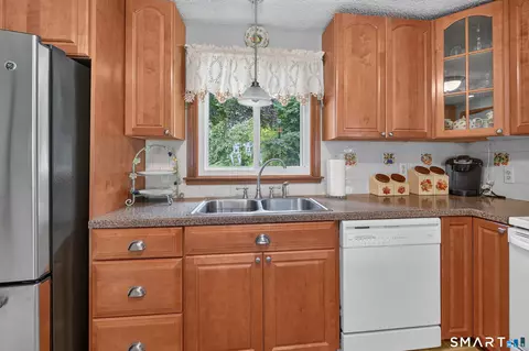 Kitchen - 4 Kish Pl, Wallingford, CT 06492 photo 3 of 5