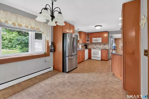 Kitchen - 4 Kish Pl, Wallingford, CT 06492 photo 5 of 5