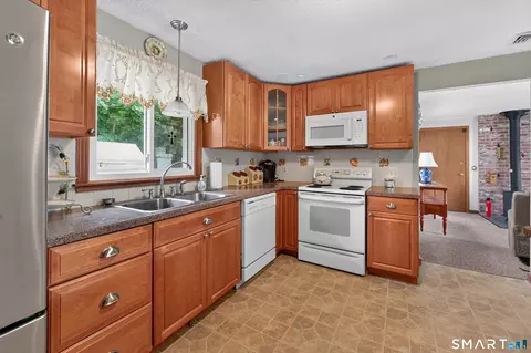Kitchen - 4 Kish Pl, Wallingford, CT 06492 photo 2 of 5