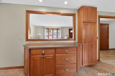 Kitchen - 4 Kish Pl, Wallingford, CT 06492 photo 4 of 5