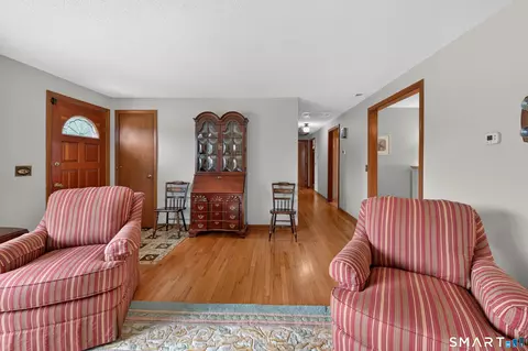 Entry Way - 4 Kish Pl, Wallingford, CT 06492 photo 2 of 2