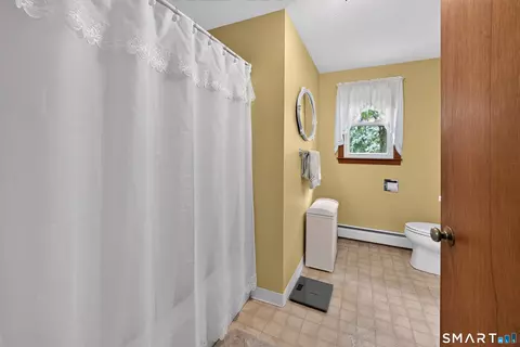 Bath - 4 Kish Pl, Wallingford, CT 06492 photo 1 of 3