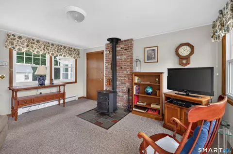 Living - 4 Kish Pl, Wallingford, CT 06492 photo 1 of 5