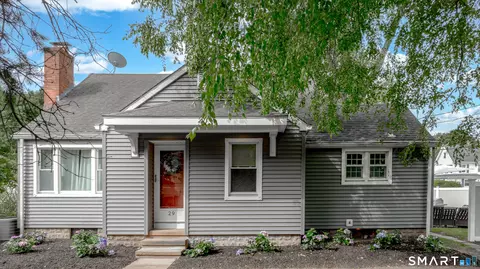 29 Indian Neck Ave, Branford, CT 06405