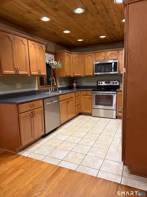 Kitchen - 419 Lathrop Rd, Plainfield, CT 06374 photo 3 of 3
