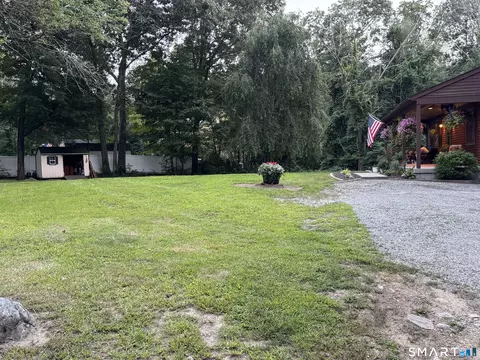 Exterior - 419 Lathrop Rd, Plainfield, CT 06374 photo 5 of 8