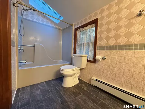Bath - 419 Lathrop Rd, Plainfield, CT 06374 photo 2 of 3