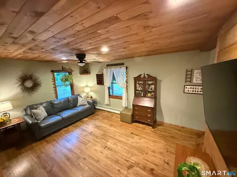 Living - 419 Lathrop Rd, Plainfield, CT 06374 photo 2 of 5